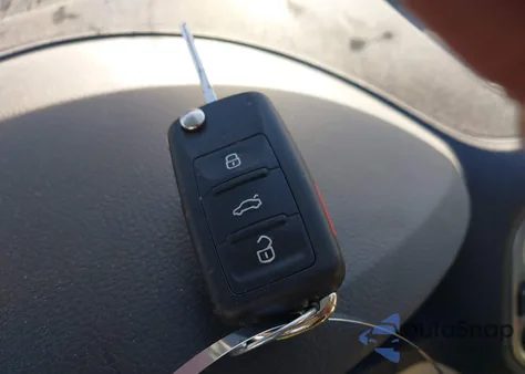 2011 Volkswagen Tiguan Sel z USA, uszkodzony, nr VIN WVGAV7AX8BW001693